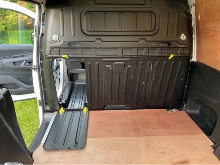 2019 Peugeot Partner ACTIVE PLUS 1.6 BLUEHD BLUEHDI 75 650 €11,750 thumbnail