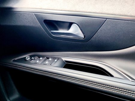 2024 Peugeot 3008 1.5 BlueHDi 130bhp Auto 6.4 GT €37,950 thumbnail