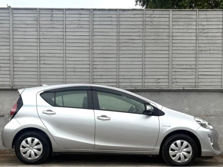 2016 Toyota Aqua 1.5 HYBRID / AUTO / PARK ASSIST / NAV / FOGS / AIR-CON/***FINANCE PACKAGES AVAILABLE*** €8,985