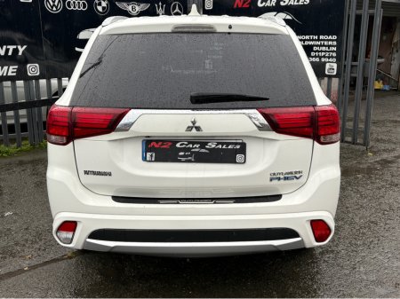 2017 Mitsubishi Outlander 2.0 4H PHEV 200BHP 5 5DR AUTO €17,950 thumbnail