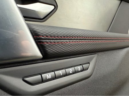 2022 Land Rover Discovery Sport P300E R-DYNAMIC SE €37,950 thumbnail