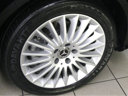 2015 Mercedes-Benz E Class 200 BLUETEC EXCLUSIVE 4DR AUTO €12,795 thumbnail