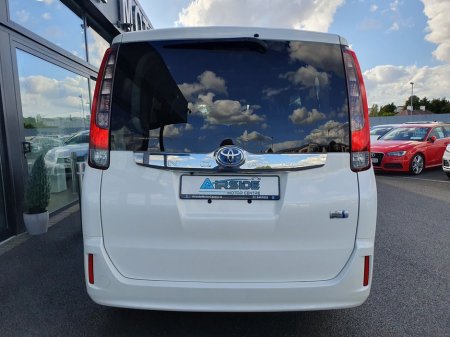 2014 Toyota Noah 7 SEATER * 1.8 SELF CHARGING HYBRID €16,950 thumbnail
