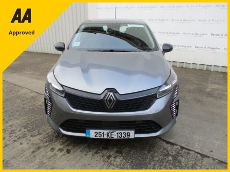 2025 Renault Clio EVOLUTION  WITH ONLY 6105KMS HIGH SPEC WITH SAT NAV AND REAR PARKING SENSORS FULLY SERVICED AND READY TO GO €25,950