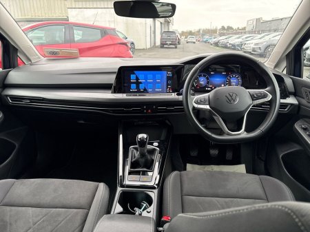 2023 Volkswagen Golf 2.0 TDI 115HP Style €29,975 thumbnail