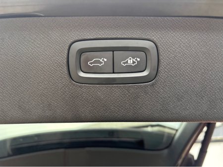 2023 Volvo XC90 RECHARGE T8 ULTIMATE DARK AWD €67,900 thumbnail