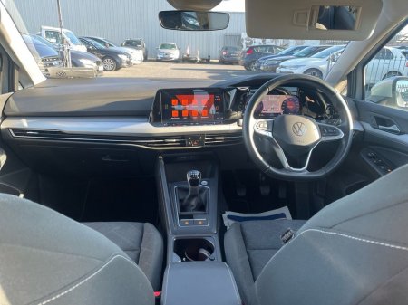 2024 Volkswagen Golf 2.0 TDI 115HP Life €28,975 thumbnail