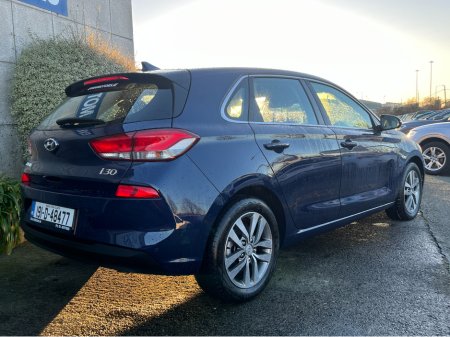 2019 Hyundai i30 SE NAV T-GDI 1.0 PETROL //SAT NAV//REVERSE CAMERA//WIRELESS PHONE CHARGER//CARPLAY// €14,950 thumbnail
