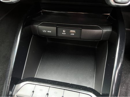 2019 Kia Stonic K3 AUTOMATIC 1.0 PETROL //SAT NAV//REVERSE CAMERA//CARPLAY//KIA SERVICE HISTORY// €17,950 thumbnail