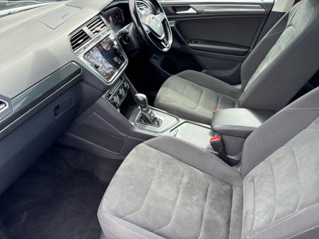 2019 Volkswagen Tiguan R-LINE 2.0 TDI D7F 150HP 5DR AUTO €19,950 thumbnail