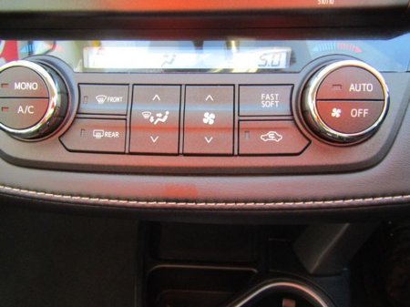 2016 Toyota Rav4 RAV4 2.0d-4d Luna 4DR €15,950 thumbnail