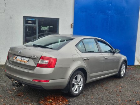 2015 Skoda Octavia COMBI AMBITION 1.6TDI 110HP DSG €10,450 thumbnail