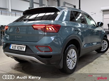 2023 Volkswagen T-Roc 2.0TDI 116HP LIFE €31,950 thumbnail
