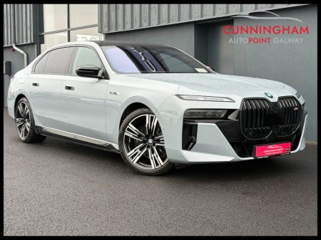 2025 BMW 7 Series M760e xDrive M Sport Pro [Ultimate Pack]