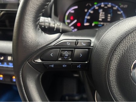 2021 Toyota Yaris Cross Z HYBRID AUTOMATIC 1.5 PETROL //MASSIVE SPEC//HALF LEATHER HEATED SEATS//KEYLESS ENTRY//360 PARKING CAMERAS// €23,950 thumbnail