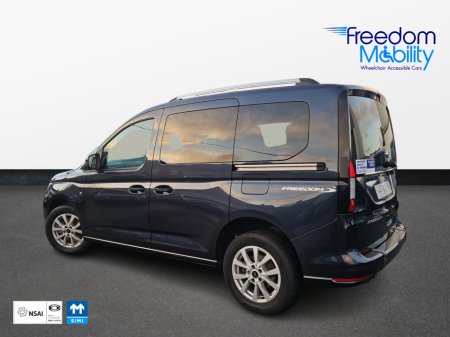 2023 Ford Tourneo Connect wheelchair access €25,995
