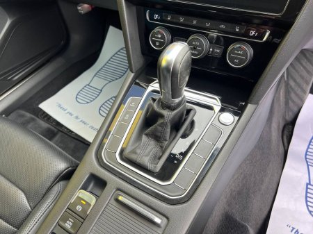 2019 Volkswagen Passat VARIANT HIGHLINE 2.0 TDI AUTO * BIG SPEC * // HEATED COOLED LEATHER SEATS // DRIVER MASSAGE SEAT // DIGITAL CLUSTER €24,950 thumbnail