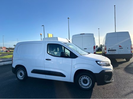 2025 Peugeot Partner PRO PLUS 1.5 HDI 100 65 €25,095