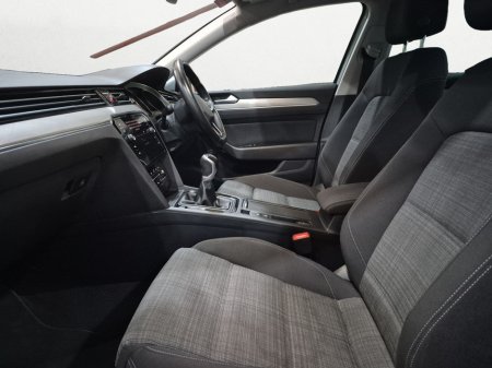 2022 Volkswagen Passat BUSINESS 2.0 TDI MANUAL 6SPEED FWD 150 4DR €27,000 thumbnail