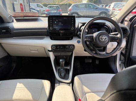 2022 Toyota Yaris 1.5 Hybrid 5Dr Platinum €21,995 thumbnail