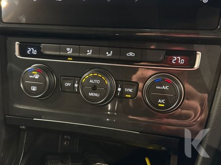 2020 Volkswagen Golf COMFORT LINE MEISTER - UPGRADED FACTORY ALLOYS - CRUISE CONTROL - REVERSE CAMERA - DIGITAL DASH €21,950 thumbnail