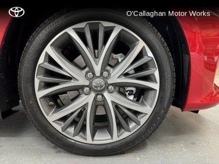 2024 Toyota Yaris YARIS HYBRID PLATINUM €29,950 thumbnail