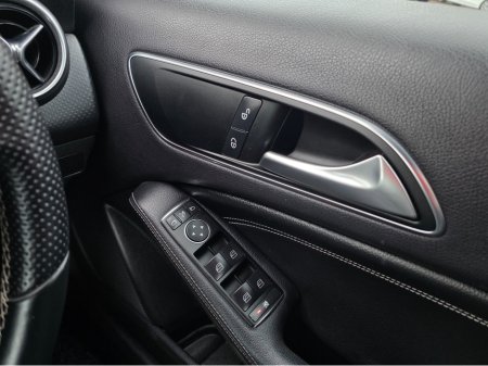 2013 Mercedes-Benz A Class A180 AMG INTERIOR HALF LEATHER SEATS / HI SPEC / SYSTEM LOW ROAD TAX BAND / SIMI DEALER thumbnail