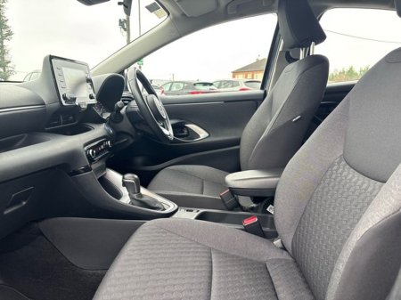 2023 Toyota Yaris 1.5 HYBRID LUNA 4DR AUTO €22,950 thumbnail