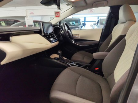 2021 Toyota Corolla HYBRID LUNA SPORT 4DR AUTO €26,950 thumbnail