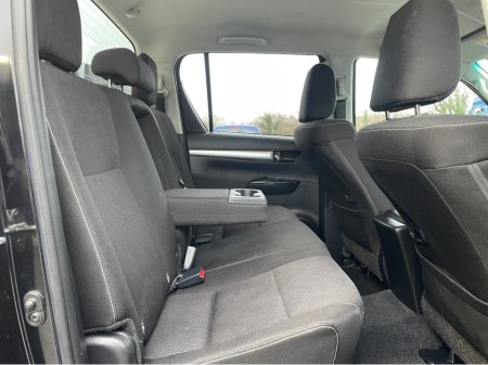 2021 Toyota Hilux 2021 TOYOTA HILUX 2.4 D-4D INVINCIBLE 4WD CREW CAB €28,950 thumbnail