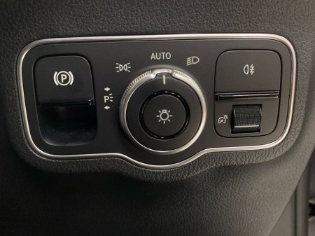 2024 Mercedes-Benz GLA Class GLA 250 e AMG LINE EXECUTIVE | Heated Seats, Reversing Camera, Mirror Package €52,950 thumbnail