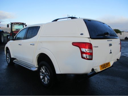 2019 Mitsubishi L200 2.4 DI-D TITANIUM 4WD CREWCAB €20,325 thumbnail