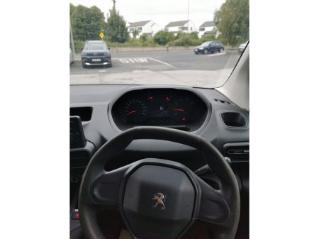 2020 Peugeot Partner ACTIVE 1.5 BLUE HDI 10 100 6.2 3                ///  LOVELY VAN IN PLATINUM GREY COMES WITH ROOF BARS AND SIDE BARS  // €14,000