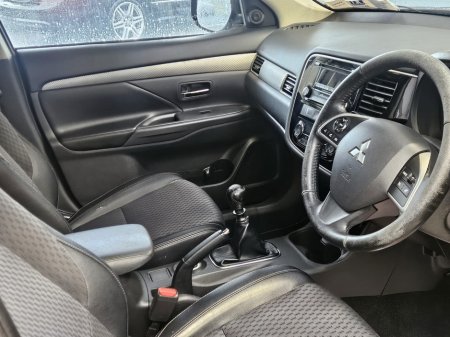 2016 Mitsubishi Outlander 2.2 DI-D 150PS 6MT 4WD 7-Seater Intense thumbnail