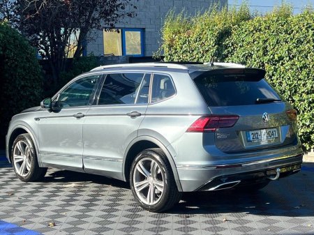 2021 Volkswagen Tiguan ALLSPACE R-LINE 2.0 TDI 7-SEATER // PANORAMIC SUNROOF // DIGITAL CLUSTER // LEATHER INTERIOR €32,950 thumbnail