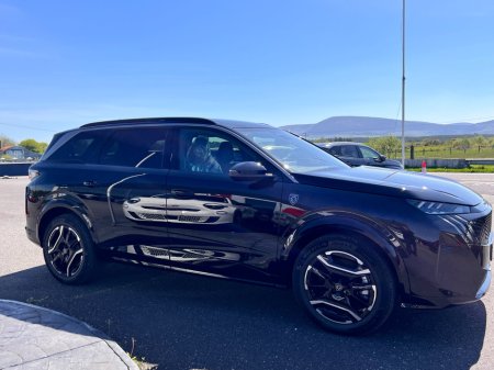 2025 Peugeot 5008 BEV 73kwh 210hp GT €59,000