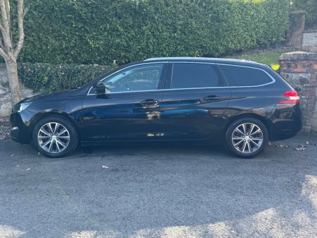 2017 Peugeot 308  €10,950