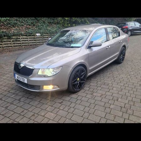 2014 Skoda Superb ELEGANCE 2.0 TDI 170HP 4X4 4DR €7,300 thumbnail