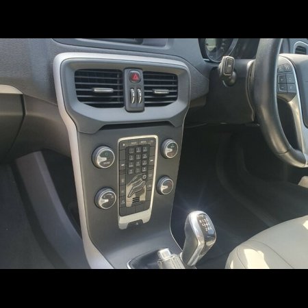 2015 Volvo V40 D2 SE 5DR €13,950 thumbnail