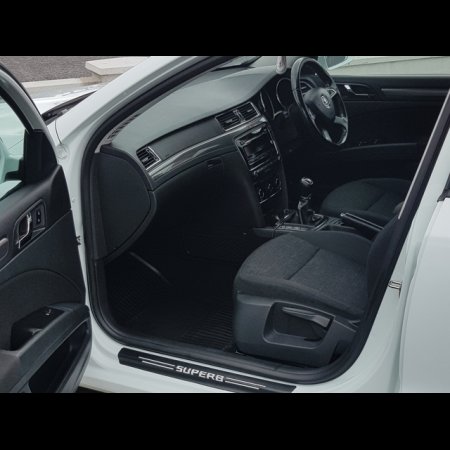 2014 Skoda Superb 1.6 TDI S GREENLINE III 105PS 5DR €9,500 thumbnail
