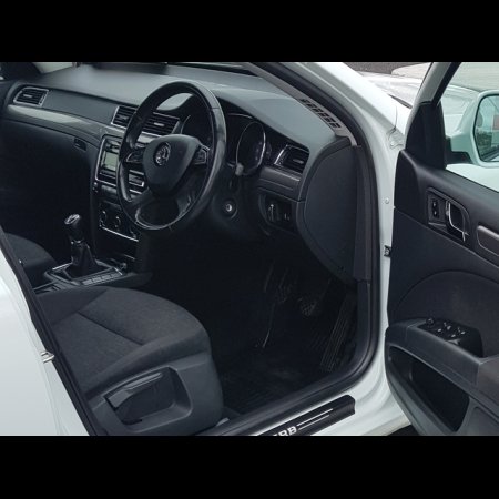 2014 Skoda Superb 1.6 TDI S GREENLINE III 105PS 5DR €9,500 thumbnail