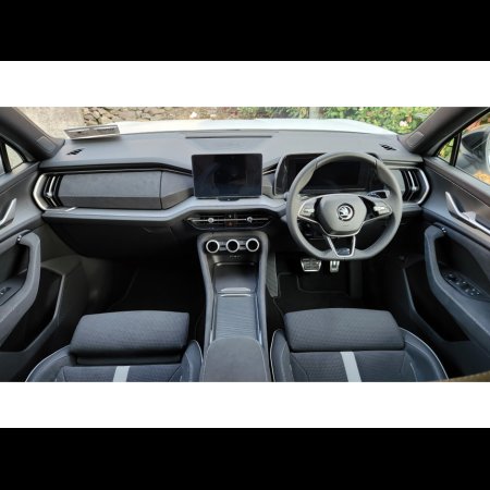 2025 Skoda Kodiaq SPORTLINE 2.0 TDI 150HP DSG- MAGIC BLACK FULL FACTORY WARRANTY-AS N EW WITH JUST 4,400KM-AS NEW