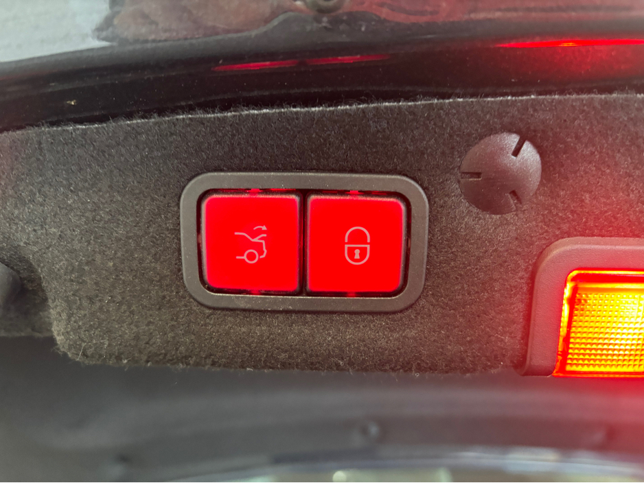 2016 Mercedes-Benz C Class MERCEDES BENZ C CLASS AMG LINE PREMIUM 4DR AUTO*PANORAMIC SUNROOF*HEATED BLACK LEATHER ELECTRIC MEMORY ADJUSTABLE SEATS*REVERSE CAMERA*ELECTRIC TAILGATE*KEYLESS ENTRY & START*FINANCE AVAILABLE* €18,950