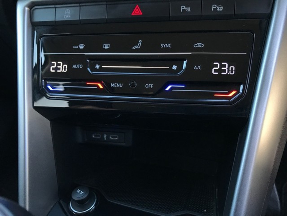 2023 Volkswagen T-Roc LIFE 1.0 TSI MANUAL - GRANDONS €25,995