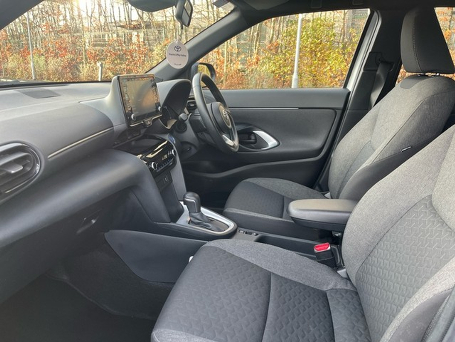 2024 Toyota Yaris Cross YARIS CROSS LUNA SPORT €30,950