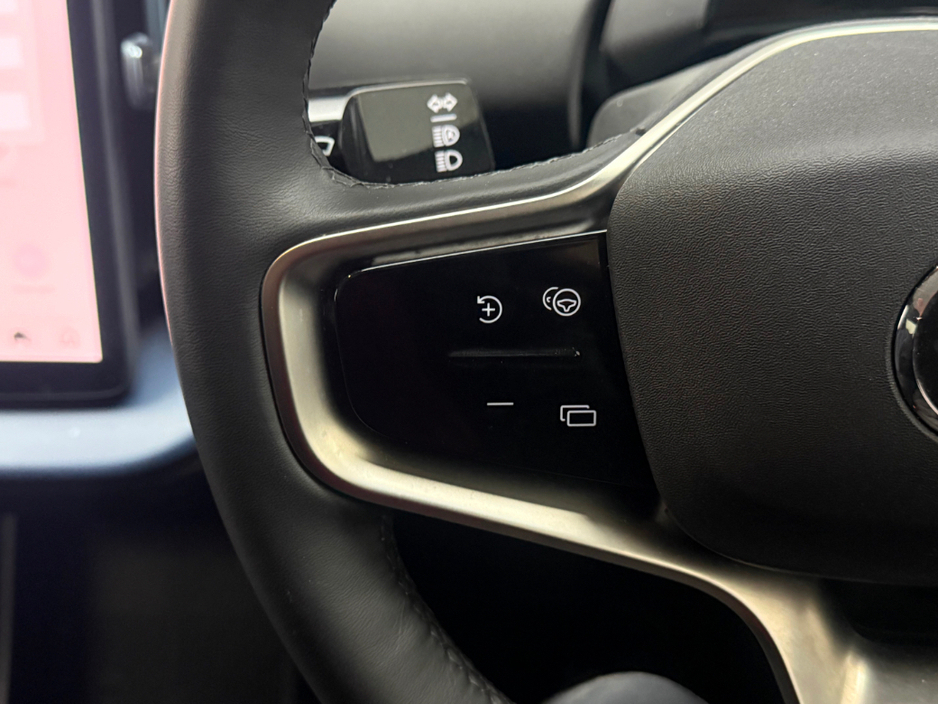 2024 Volvo EX30 ULTRA 69KWH *PAN ROOF* €35,990