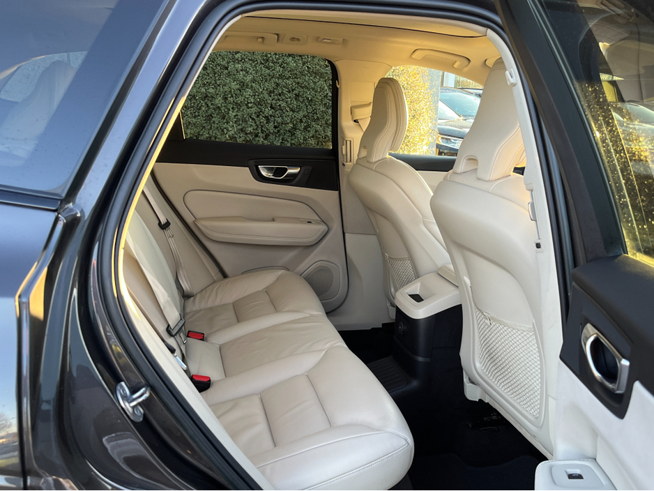 2023 Volvo XC60 T6 PHEV PLUS DARK AWD AUTOMATIC 2.0 PETROL //HIGH SPEC//PANORAMIC GLASS ROOF//360 PARKING CAMERAS//SAT NAV// €39,950