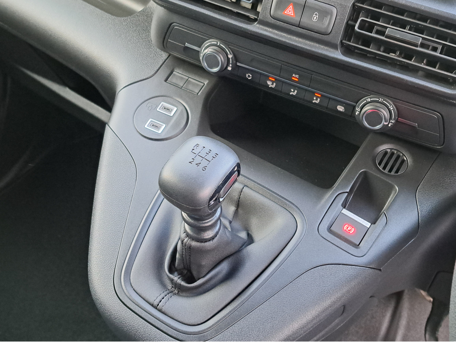 2026 Opel Combo KOMFORT  L1H1 1.5TD 100BHP  **LED HEADLIGTS** €21,098