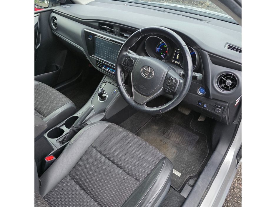 2017 Toyota Auris Hybrid €15,950