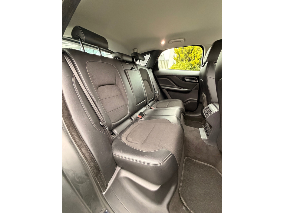 2016 Jaguar F-Pace 2.0 D RWD R-SPORT 5DR €11,950